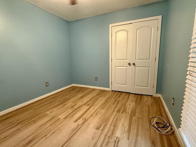 Building Photo - 5745 Waterwood Dr
