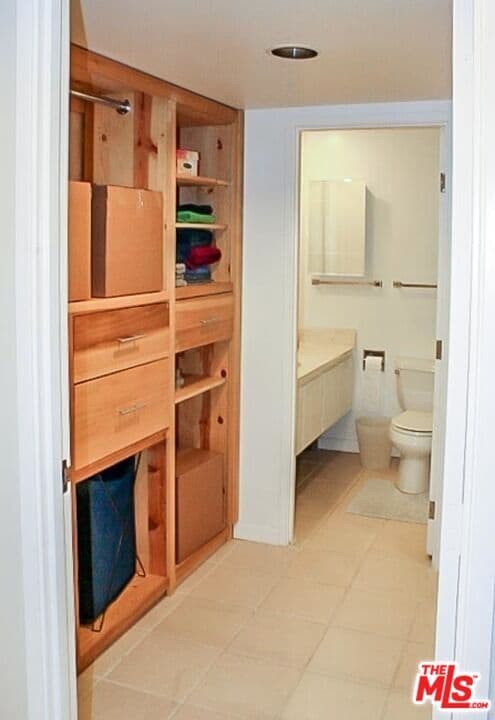 Building Photo - 800 W 1st St