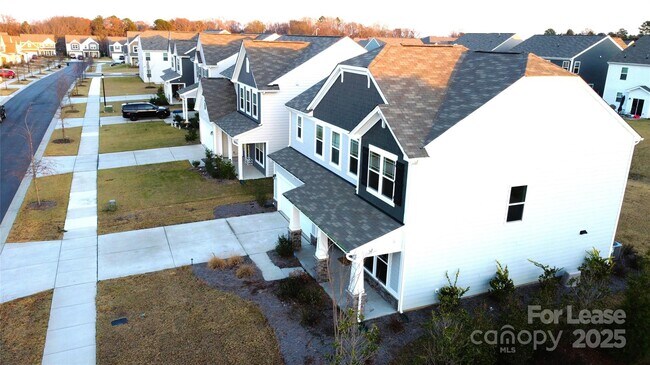 Building Photo - 2888 Yeager Dr NW