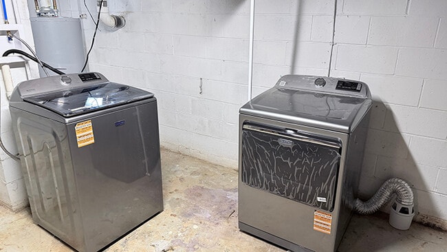 Building Photo - 2088 Skylark Ln