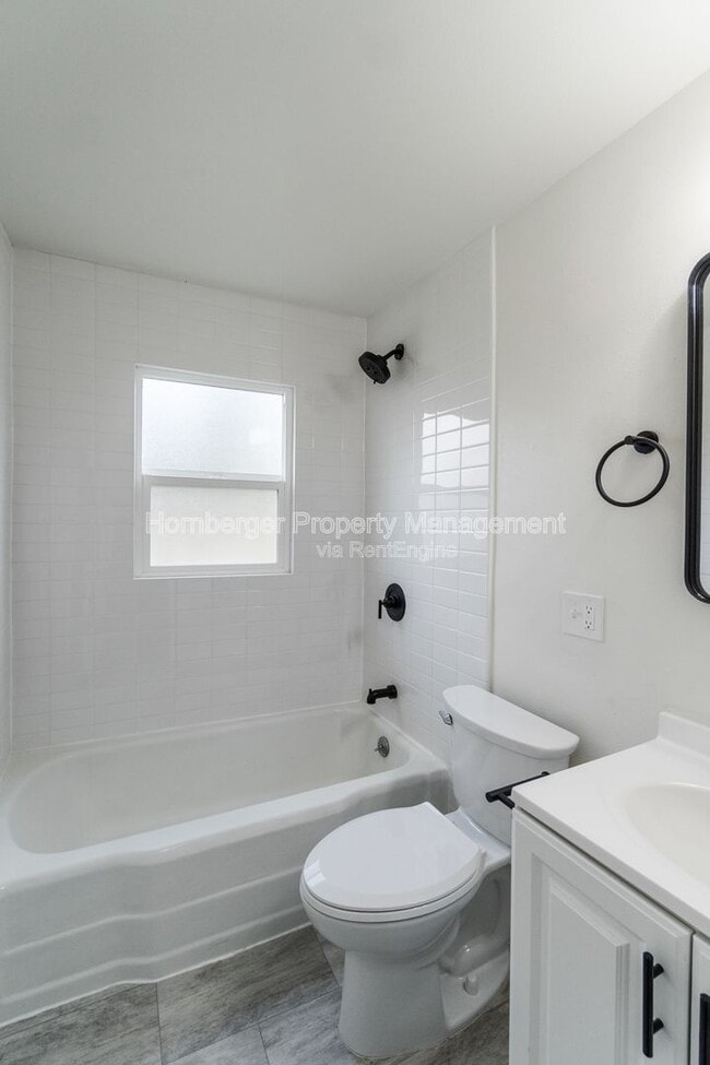 Building Photo - 1909 S Garden Springs Rd