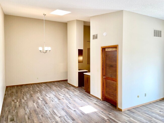 Building Photo - 2 Bedroom Patio Home With Central Air Conditioning