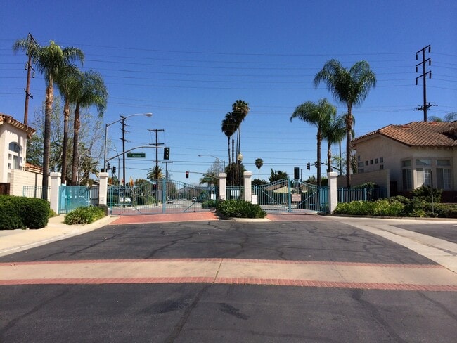 Building Photo - Beautiful 3 Bedrooms, 2.5 Baths Home with 3 Garage in Gated West Covina Community
