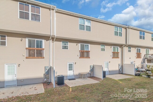 Building Photo - 2715 Sydney Overlook Ln