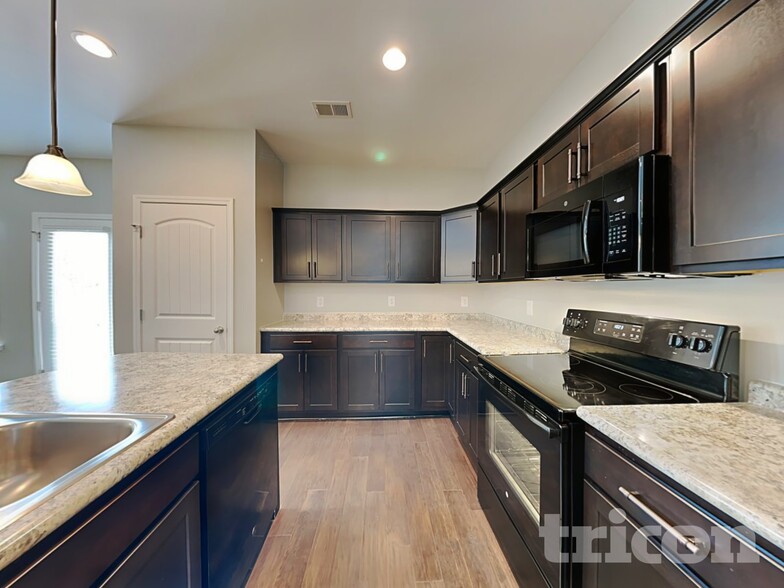 Building Photo - 200 Bexley Way