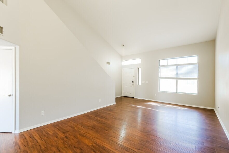 Building Photo - 3802 N 104th Ave