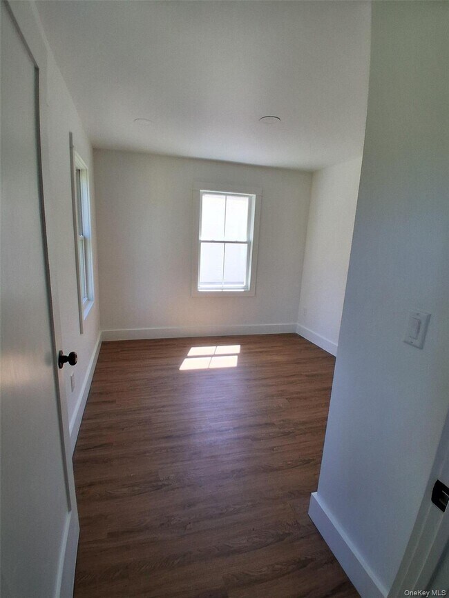 Building Photo - 11 Cedar St