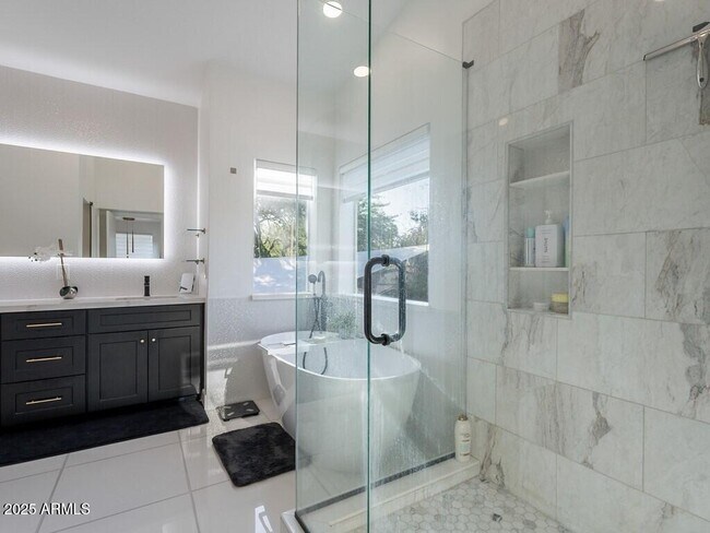 Building Photo - 4748 E Redfield Rd