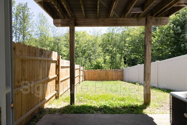 Building Photo - 405 Lakeview Ct