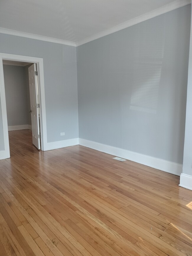 Building Photo - 7408 S Eberhart Ave