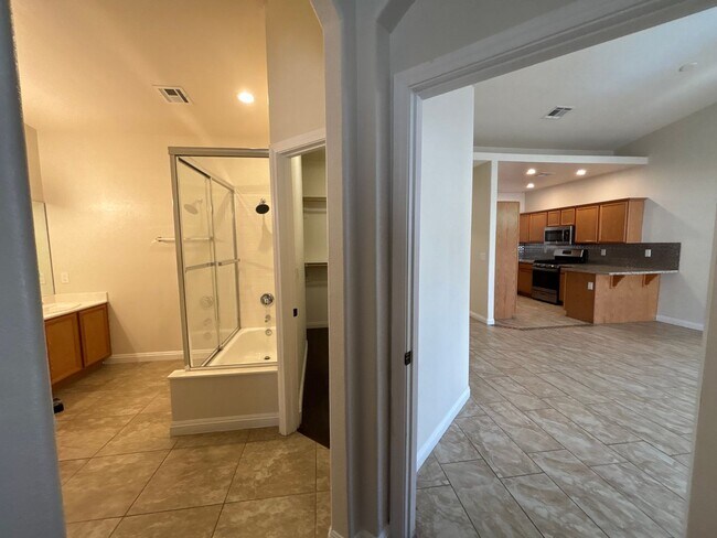 Building Photo - ***MOVE-IN SPECIAL!!!*** 2-Bedroom, 2-Bathroom Townhome located in Henderson, Nevada