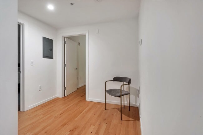 Building Photo - 69 Clementina St