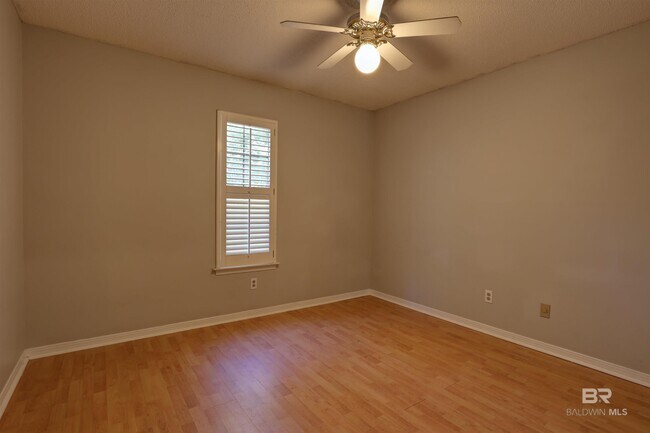 Building Photo - 409 Nichols Ave