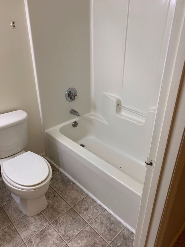 Building Photo - Kittrell Duplex 3