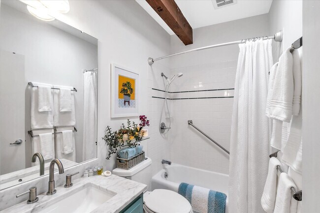 Building Photo - 1807 Fair St