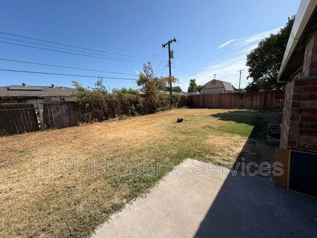 Building Photo - 8583 Fairlawn Ct