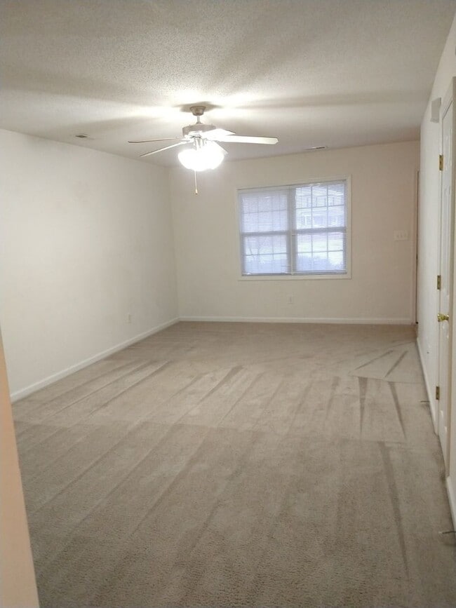 Building Photo - 109 E Coopers Ct