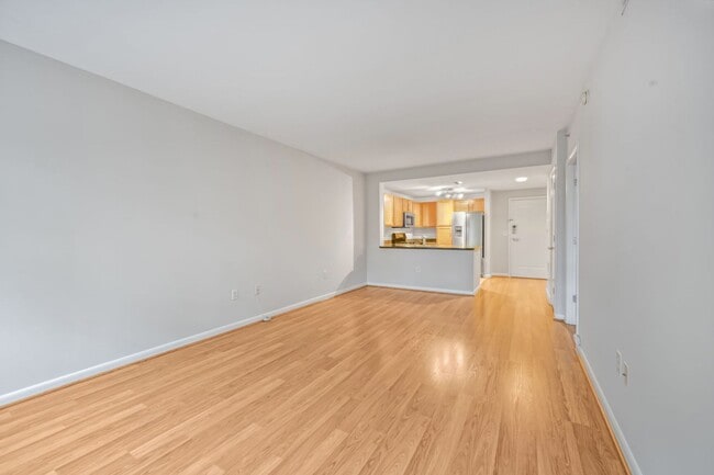 Building Photo - Beautifully Renovated 1BR Condo With Balco...