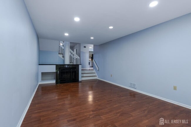 Building Photo - 1050 Schmidt Ln