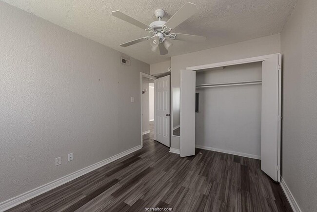 Building Photo - 804 Oran Cir