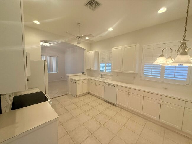 Building Photo - 9041 Bay Harbour Cir
