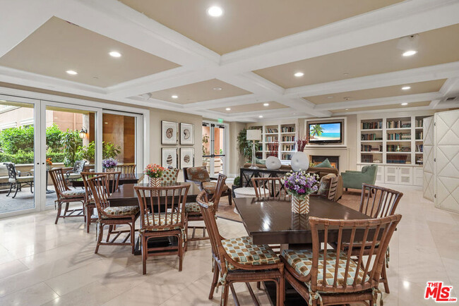 Building Photo - 6241 Crescent Park W