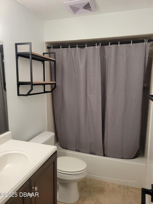 Building Photo - 1112 5th St