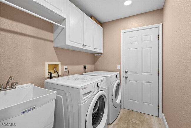 Building Photo - 3045 NW 5th Pl