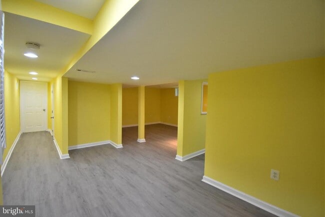 Building Photo - 7804 Ridgewood Dr