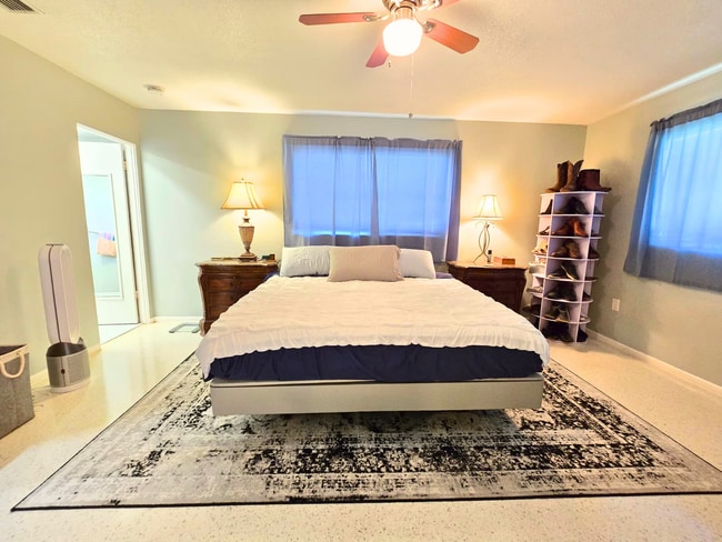 Building Photo - Charming 2 Bed/ 2 Bath Home w/ Garage in Sarasota