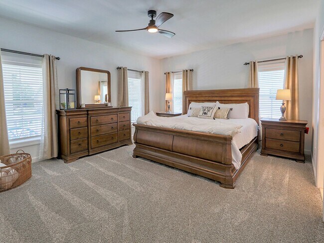 Building Photo - Spacious 3BR / 3.5BA Single family home • 2,500 Sq Ft • Baywood