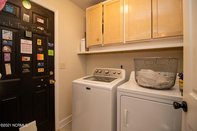 Building Photo - 107 Pine Needle Cir