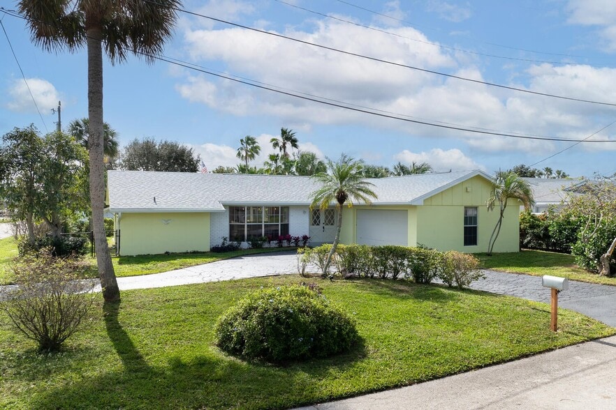 Primary Photo - 912 Marlin Cir