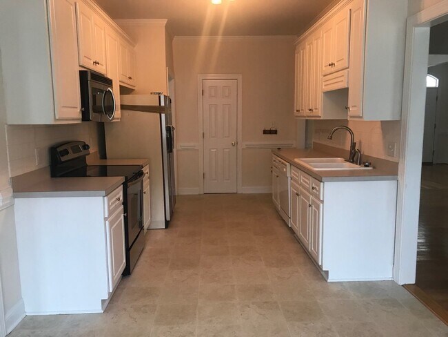 Building Photo - 3709 Stonehenge Ln W
