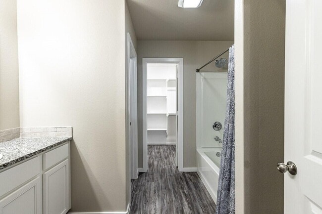 Building Photo - 1901 Langford Ave