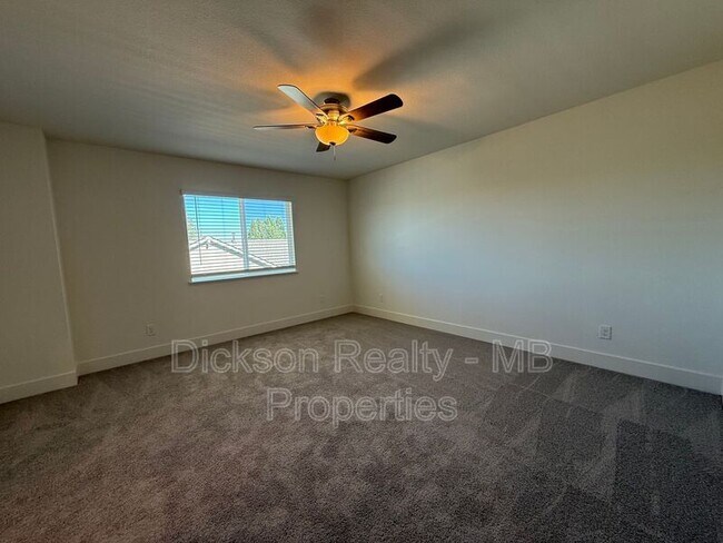 Building Photo - 1640 Prancer St