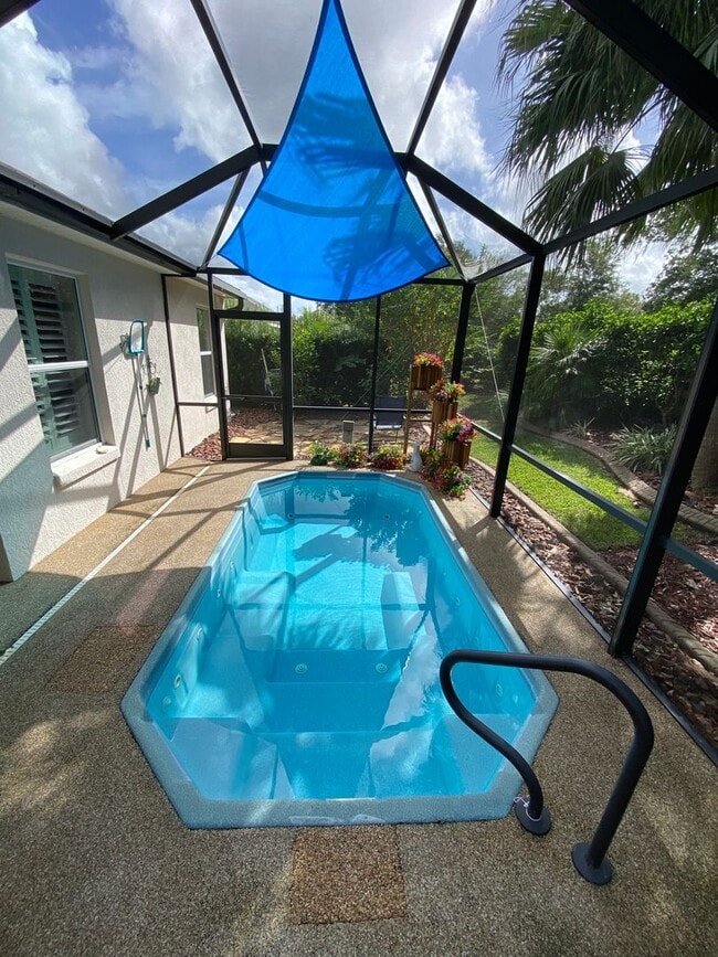 Building Photo - Gorgeous 3 + 2 Turnkey ANNUAL Lease w/Swim Spa & Large Private Screened in Patio In The Village o...