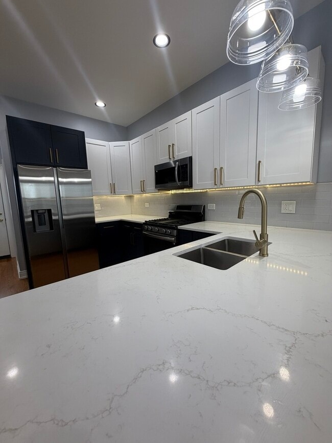 Building Photo - 1837 S Harding Ave