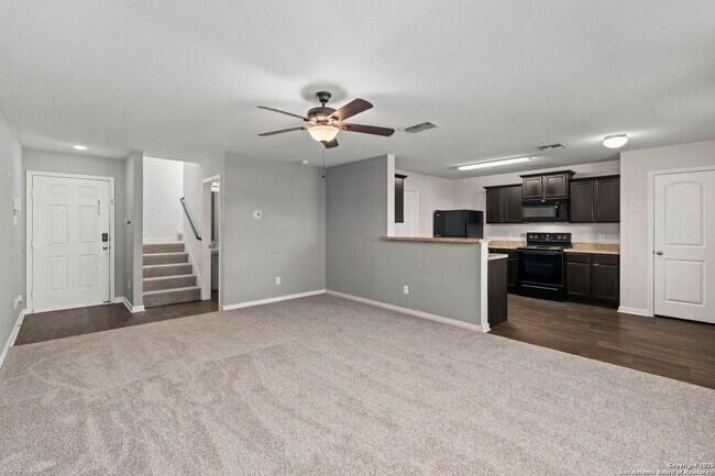 Building Photo - Charming Home Awaits: Spacious & Modern Living in a Prime Location