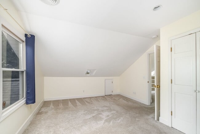 Building Photo - $2,700/month | 3 Bed | 2 Bath | ~1,592 Sq ...