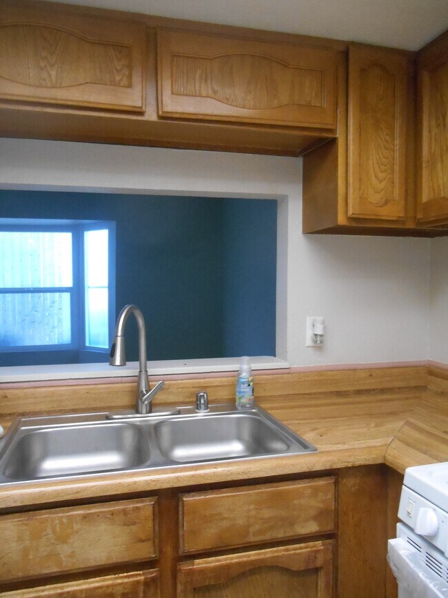 Building Photo - 898 Rhinegold Way