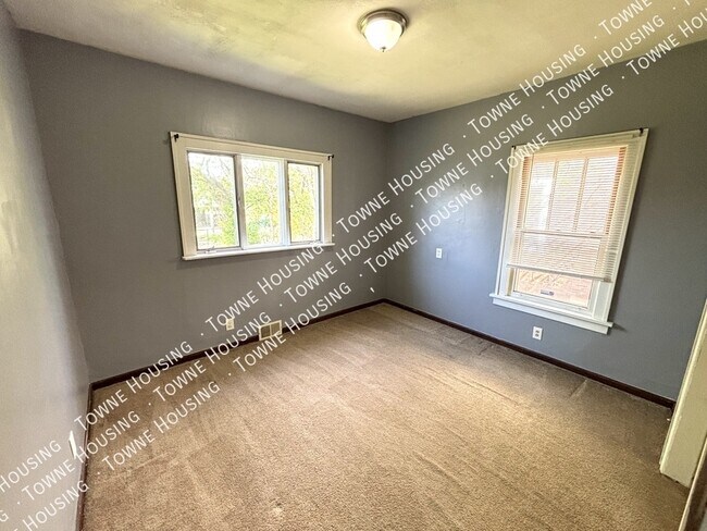 Building Photo - 2418 Whitney Ave