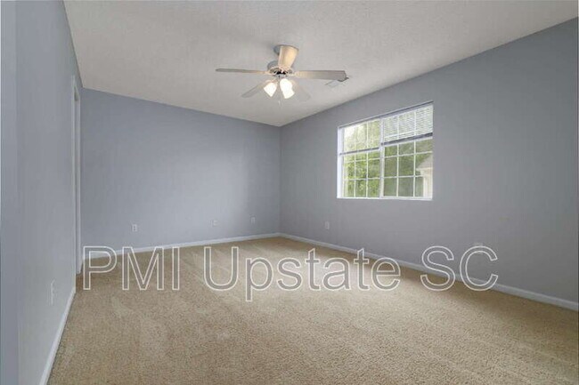 Building Photo - 12 Hayfield Ln