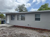 Building Photo - 4550 SW 36th St