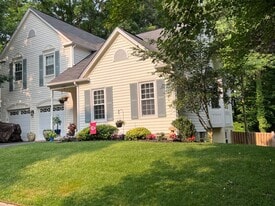 Building Photo - 7723 Green Garland Dr