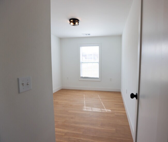 Building Photo - 123 Chrisna Maria Dr