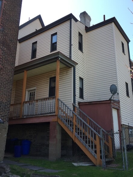 Side entrance - 3313 Ward St