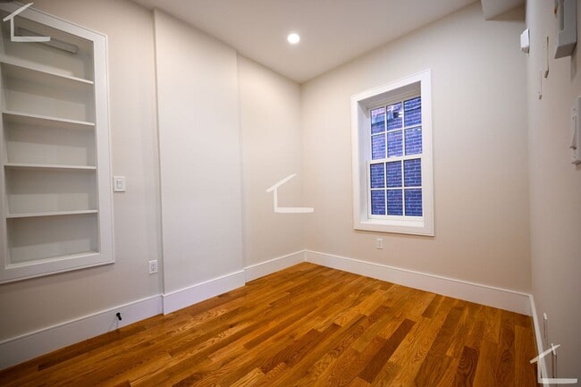 Building Photo - Renovated Bay Village 1-Bed for June