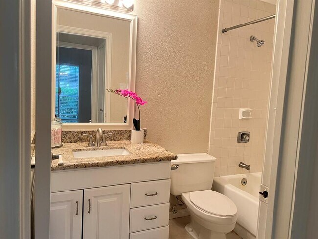 Building Photo - 728 Bering Dr