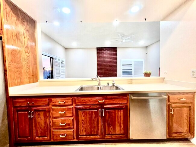 Building Photo - 9941 Mozelle Ln